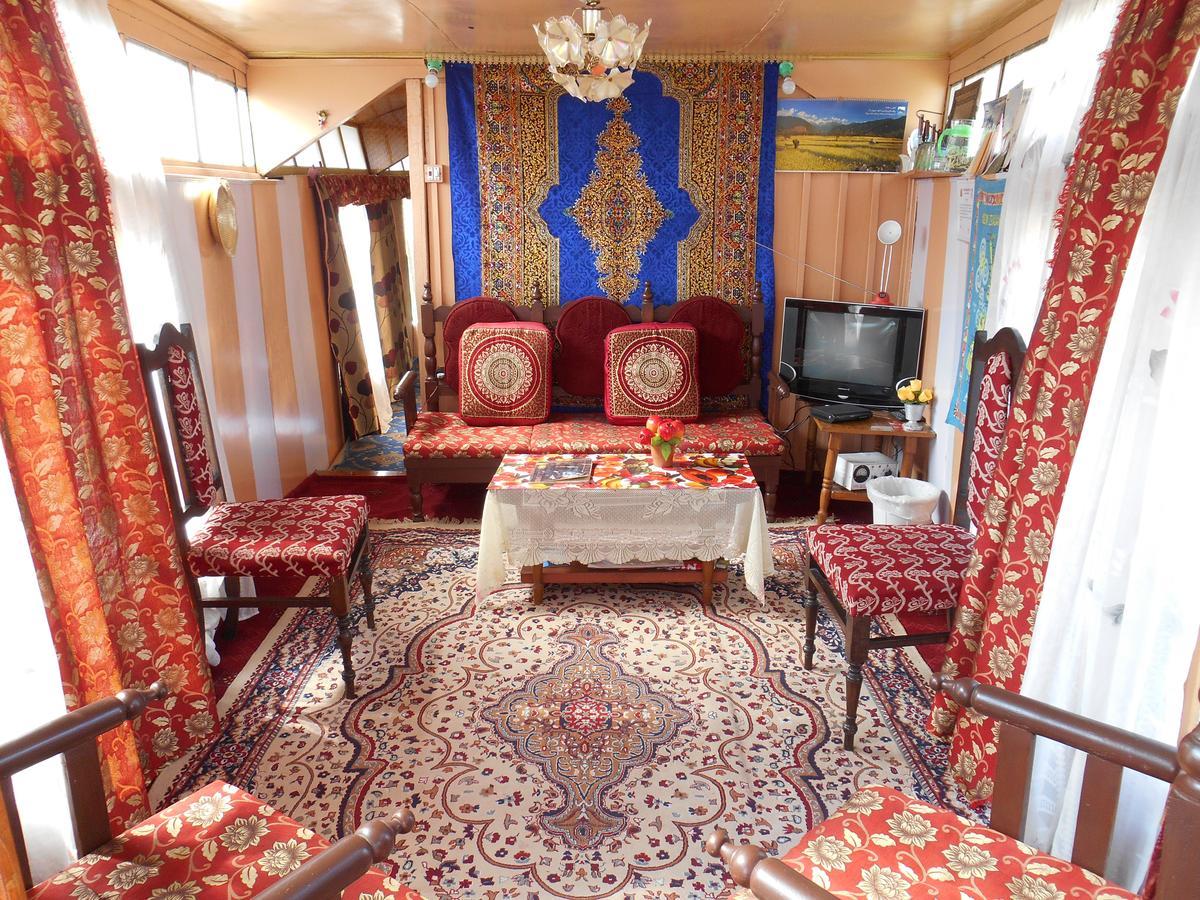 Houseboat Dunhill Bed and Breakfast Srīnagar Exterior foto