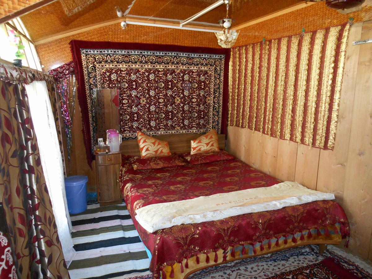 Houseboat Dunhill Bed and Breakfast Srīnagar Exterior foto