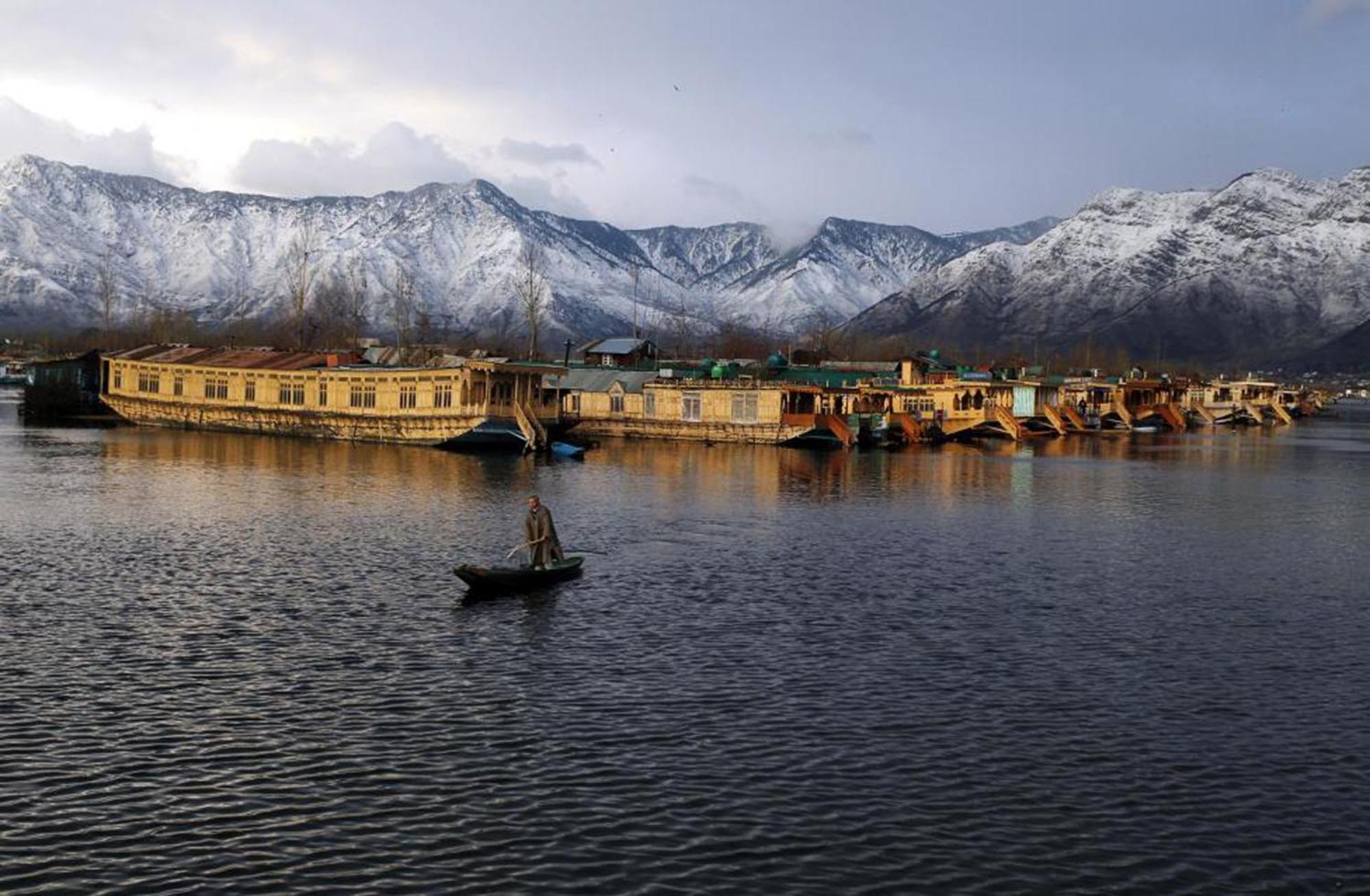 Houseboat Dunhill Bed and Breakfast Srīnagar Exterior foto
